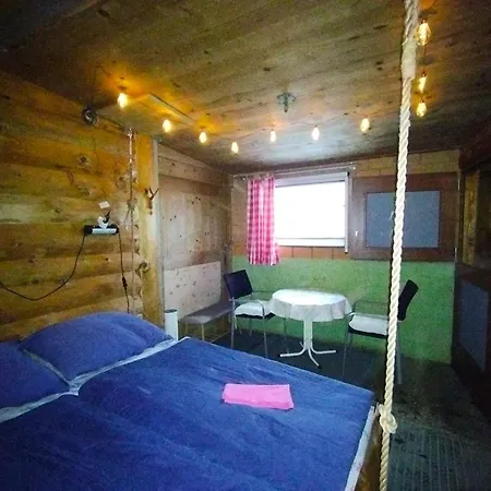 Haengebett Im Stall * Fahrni